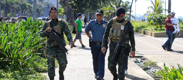 Members of the Philippine National Police (PNP) Special Action Force patrol after an Improvised Explosive Device (IED) was found near the U.S Embassy in metro Manila, Philippines November 28, 2016. Members of the Philippine National Police (PNP) Special Action Force patrol after an Improvised Explosive Device (IED) was found near the U.S Embassy in metro Manila, Philippines November 28, 2016. - Sputnik International