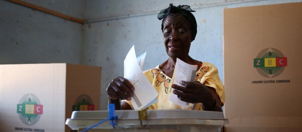 A woman casts her ballot in the country's general elections in Harare, Zimbabwe, July 30, 2018 A woman casts her ballot in the country's general elections in Harare, Zimbabwe, July 30, 2018 - Sputnik International