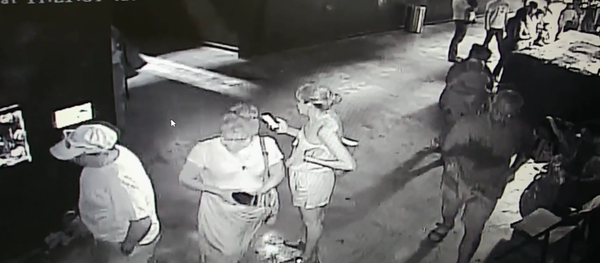 San Antonio Aquarium security footage shows man steal horn shark from petting pool - Sputnik International