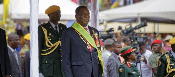 Emmerson Mnangagwa inspects the military parade after being sworn in as President at the presidential inauguration ceremony in the capital Harare, Zimbabwe Friday, Nov. 24, 2017 - Sputnik International