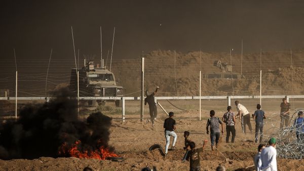 Palestinian protesters throw stones towards Israeli forces during a demonstration along the border between Israel and the Gaza strip, east of Gaza city on July 27, 2018 Palestinian protesters throw stones towards Israeli forces during a demonstration along the border between Israel and the Gaza strip, east of Gaza city on July 27, 2018 - Sputnik International