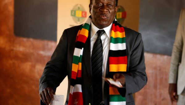 Zimbabwe's President Emmerson Mnangagwa votes in the general election at Sherwood Park Primary School in Kwekwe, Zimbabwe - Sputnik International
