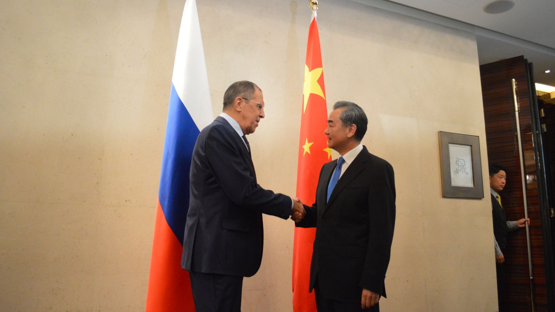 Russian Foreign Minister Sergei Lavrov Shake Hands with his Chinese counterpart Wang Yi Russian Foreign Minister Sergei Lavrov Shake Hands with his Chinese counterpart Wang Yi - Sputnik International, 1920, 18.03.2021