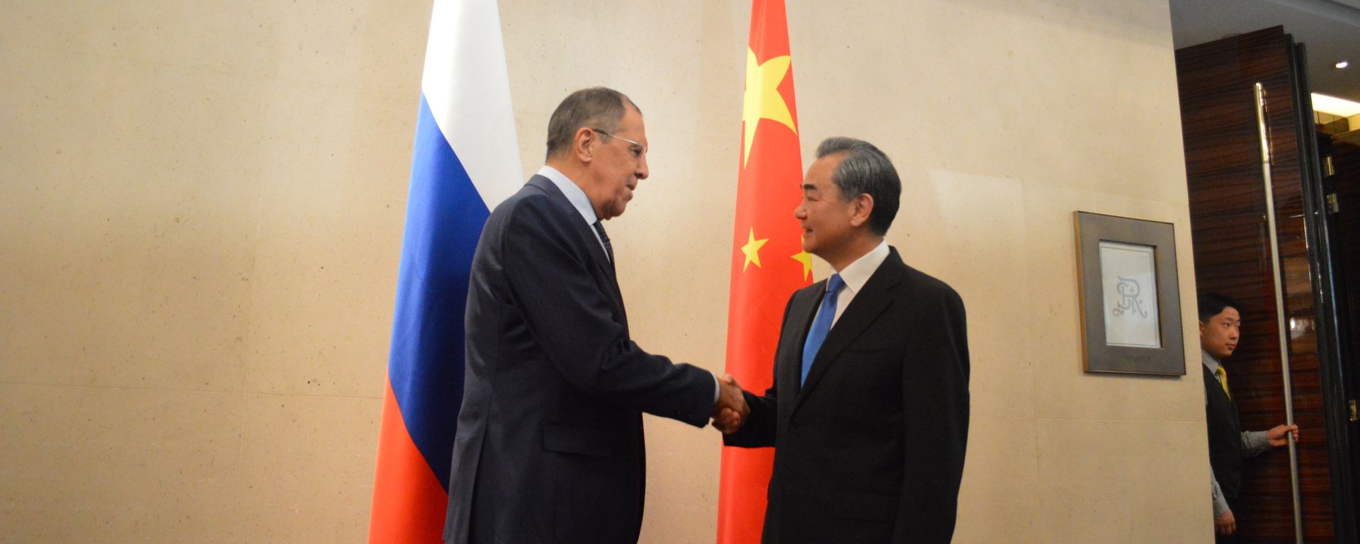 Russian Foreign Minister Sergei Lavrov Shake Hands with his Chinese counterpart Wang Yi Russian Foreign Minister Sergei Lavrov Shake Hands with his Chinese counterpart Wang Yi - Sputnik International, 1920, 18.09.2023