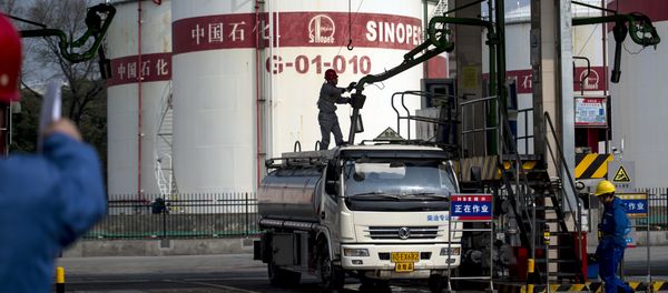 This picture taken on March 22, 2018 shows a man working in a filling station of Sinopec, China Petroleum and Chemical Corporation, in Shanghai - Sputnik International