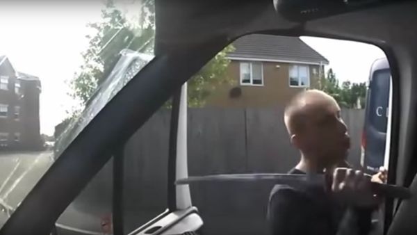 MAN THREATENS ICE CREAM WOMAN WITH SAMURAI SWORD - Sputnik International