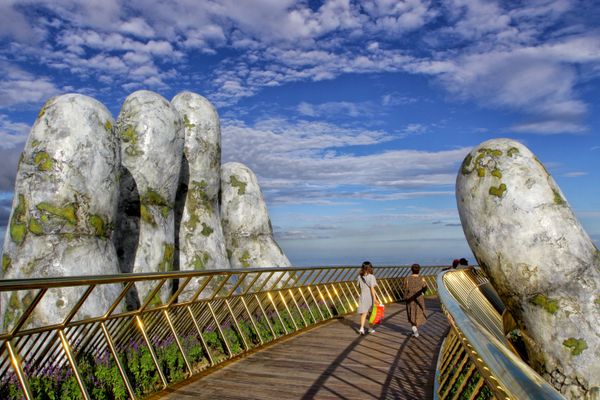 Golden Bridge Cau Vang in Vietnam Held by Giant Concrete Hands Golden Bridge Cau Vang in Vietnam Held by Giant Concrete Hands - Sputnik International