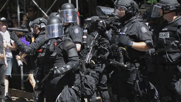 Police deploy flash bang grenades during a rally in Portland, Ore., Saturday, Aug. 4, 2018. - Sputnik International