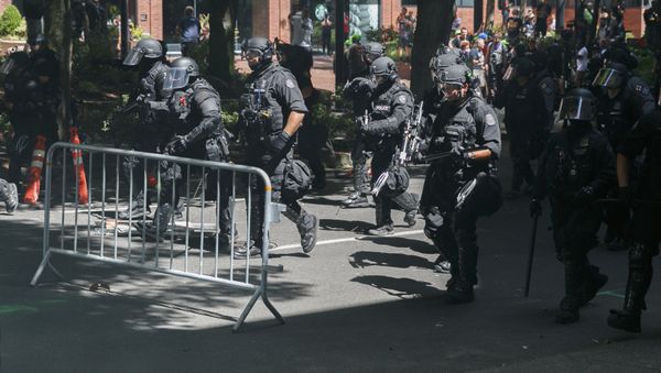 Police move in on protesters during a rally in Portland, Ore., Saturday, Aug. 4, 2018. Police move in on protesters during a rally in Portland, Ore., Saturday, Aug. 4, 2018. - Sputnik International