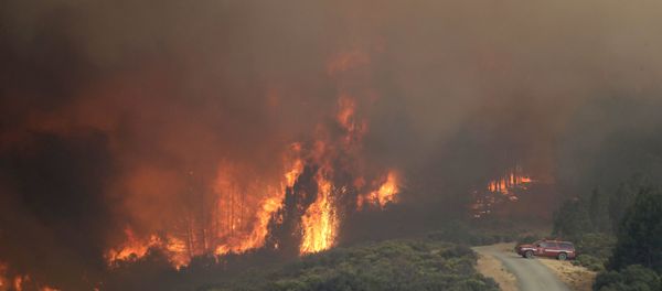 A fire vehicle is parked ahead of an advancing wildfire Tuesday, July 31, 2018, in Lakeport, Calif. Evacuation orders remained in effect Tuesday for the town of Lakeport, the county seat, along with some smaller communities and a section of the Mendocino National Forest. - Sputnik International
