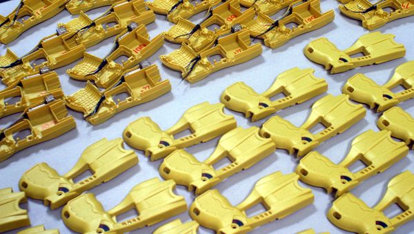 Stun guns are opened during their assembly at Taser International, Wednesday, June 30, 2004, in Scottsdale, Ariz. Taser International announced a $1.8 million contract to provide stun guns to military personnel. - Sputnik International