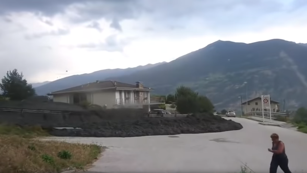 Flash Flood Triggers Massive Mudslide in Swiss Town - Sputnik International