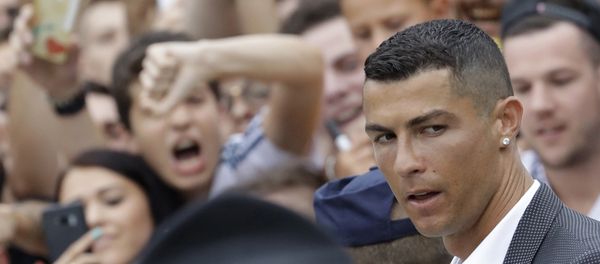 Portuguese ace Ronaldo passes among enthusiast fans as he arrives to undergo medical checks at the Juventus stadium in Turin, Italy, Monday, July 16, 2018 - Sputnik International
