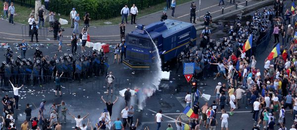 Thousands of Romanians joined an anti-government rally in the capital Bucharest - Sputnik International