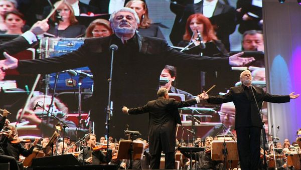 Plácido Domingo sings - Sputnik International