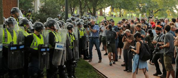 Virginia State Police officers form a cordon at the University of Virginia, ahead of the one year anniversary of the 2017 Charlottesville Unite the Right protests, in Charlottesville, Virginia, U.S., August 11, 2018. - Sputnik International