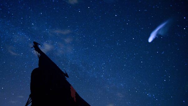 a streak appears in the sky during the annual Perseid meteor shower - Sputnik International