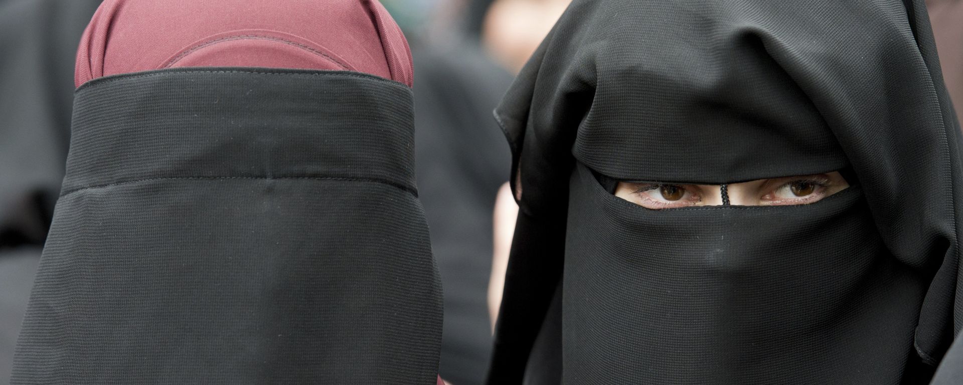 In this June 28, 2014 file photo veiled women attend a speech by preacher Pierre Vogel, in Offenbach, near Frankfurt, Germany. A law that forbids any kind of full-face covering, including Islamic veils such as the niqab or burqa, has come into force in Austria Sunday, Oct. 1, 2017. Only a small number of Muslim women in Austria wear full-face veils, but they have become a target for right-wing groups and political parties. France and Belgium have similar laws and the nationalist Alternative for Germany party is calling for a burqa ban there too In this June 28, 2014 file photo veiled women attend a speech by preacher Pierre Vogel, in Offenbach, near Frankfurt, Germany. A law that forbids any kind of full-face covering, including Islamic veils such as the niqab or burqa, has come into force in Austria Sunday, Oct. 1, 2017. Only a small number of Muslim women in Austria wear full-face veils, but they have become a target for right-wing groups and political parties. France and Belgium have similar laws and the nationalist Alternative for Germany party is calling for a burqa ban there too - Sputnik International, 1920, 07.05.2022