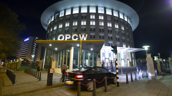 A car arrives at the headquarters of the Organization for the Prohibition of Chemical Weapons, OPCW, in The Hague, Netherlands. - Sputnik International