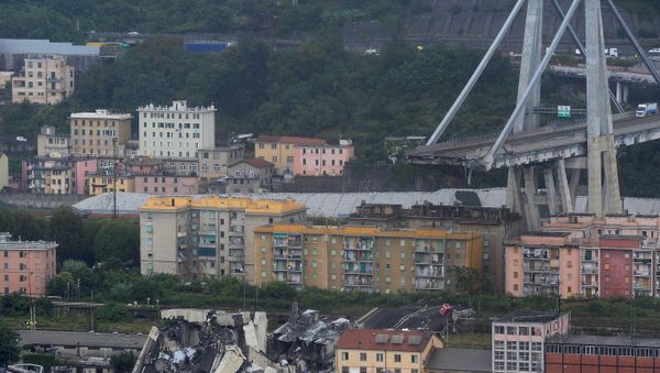 The collapsed Morandi Bridge is seen in the Italian port city of Genoa August 14, 2018 - Sputnik International
