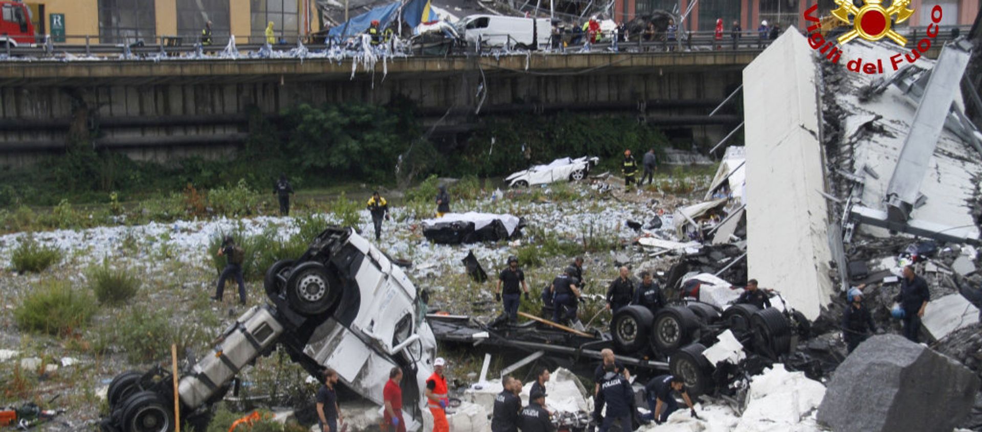 The collapsed Morandi Bridge is seen in the Italian port city of Genoa in this picture released by Italian firefighters on August 14, 2018 The collapsed Morandi Bridge is seen in the Italian port city of Genoa in this picture released by Italian firefighters on August 14, 2018 - Sputnik International, 1920, 23.08.2018