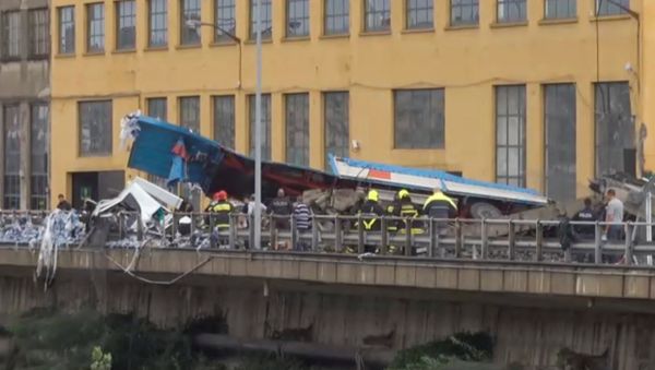 Rescue workers are seen at the collapsed Morandi Bridge in the Italian port city of Genoa, Italy August 14, 2018 in this still image taken from a video - Sputnik International