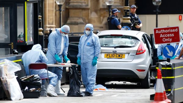 Forensic investigators work at the site after a car crashed outside the Houses of Parliament in Westminster, London, Britain, August 14, 2018 - Sputnik International