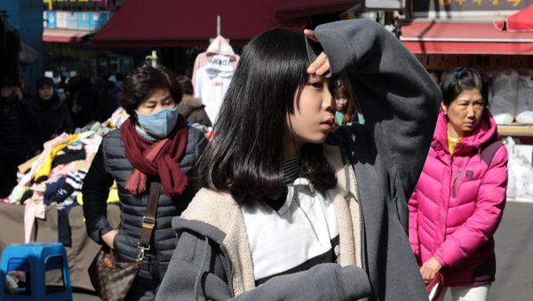 People in the Namdaemun trade district in Seoul. - Sputnik International
