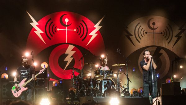 Jeff Ament, from left, Matt Cameron, and Eddie Vedder of Pearl Jam performs at Bonnaroo Music and Arts Festival on Saturday, June 11, 2016, in Manchester, Tenn. - Sputnik International