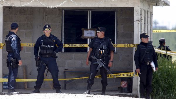 Policemen keep watch outside a warehouse where a tunnel, connected to the Altiplano Federal Penitentiary and used by drug lord Joaquin 'El Chapo' Guzman to escape, was located in Almoloya de Juarez, on the outskirts of Mexico City, July 13, 2015. - Sputnik International