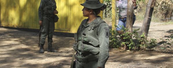 Venezuelan Bolivarian soldiers stand at a checkpoint near Urena, Tachira state, Venezuela, on the border with Colombia. - Sputnik International