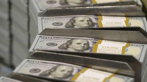 Stacks of $100 bills at the Bureau of Engraving and Printing Western Currency Facility in Fort Worth, Texas - Sputnik International
