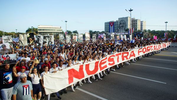 People march during a May Day rally in Havana, Cuba - Sputnik International