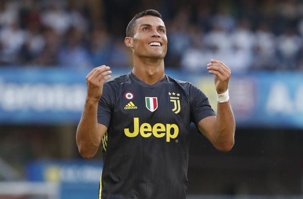 Famous Coach Takes a Shot at Cristiano Ronaldo, Questions Soccer Celeb’s Form - Sputnik International
