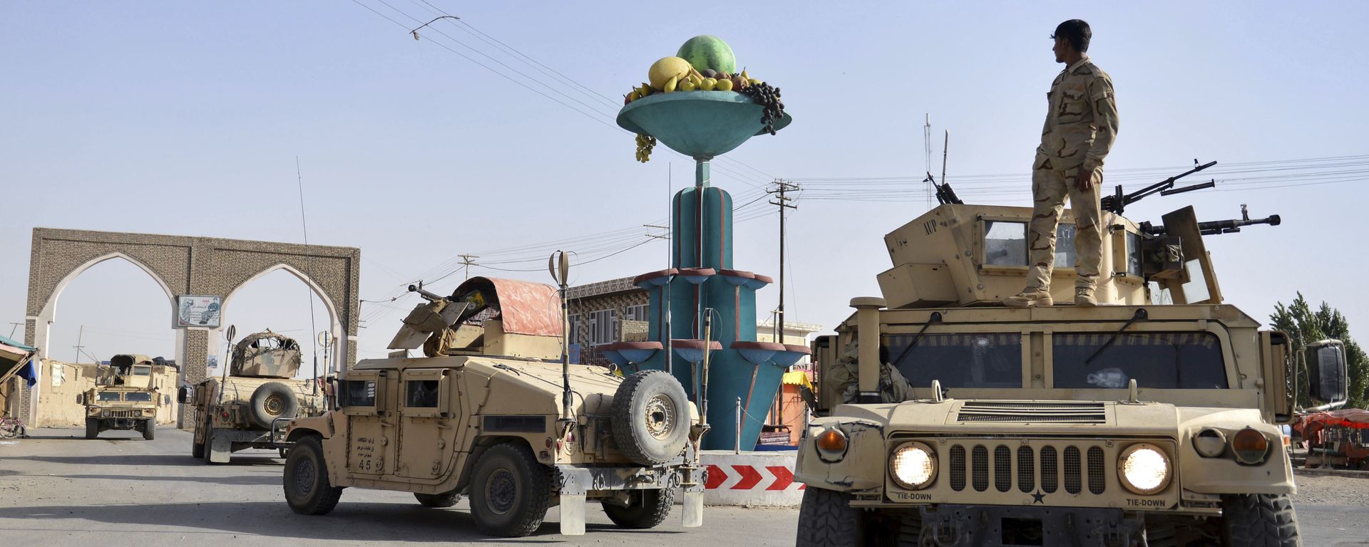 Aug. 12, 2018, photo, Afghan security personnel patrol in the city of Ghazni province west of Kabul, Afghanistan. A Taliban assault on Ghazni, a key city linking areas of Taliban influence barely 75 miles from Kabul, has killed about 100 Afghan policemen and soldiers since Friday, the Afghan Defense Ministry said - Sputnik International, 1920, 06.06.2023