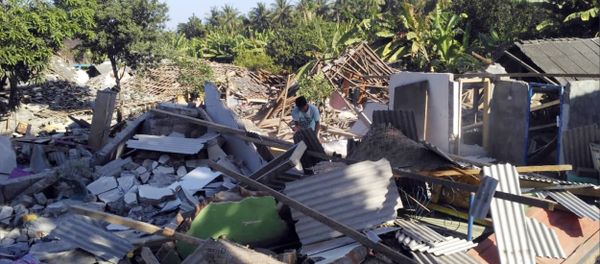 A man inspects destroyed homes following an earthquake on Lombok island, Indonesia, Monday, Aug. 20, 2018. Multiple strong earthquakes killed a number of people on the Indonesian islands of Lombok and Sumbawa as the region was trying to recover from a temblor earlier this month that killed hundreds of people - Sputnik International