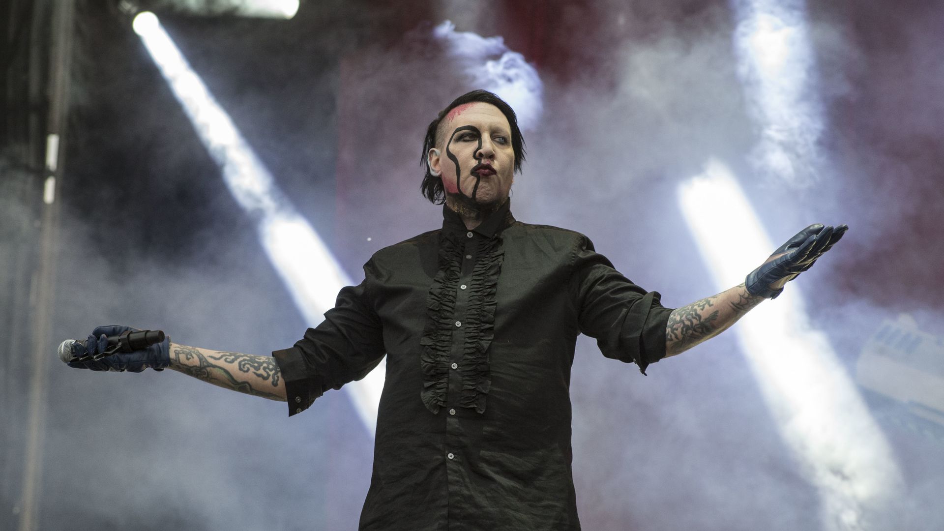 US singer Marilyn Manson performs at the Hell and Heaven music festival in Mexico City, Mexico, Saturday, 5 May 2018. US singer Marilyn Manson performs at the Hell and Heaven music festival in Mexico City, Mexico, Saturday, 5 May 2018. - Sputnik International, 1920, 05.02.2021