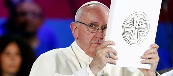 Pope Francis holds the Book of the Gospels as he meets Italian youth at the ancient Circo Massimo in Rome, Italy August 11, 2018 - Sputnik International