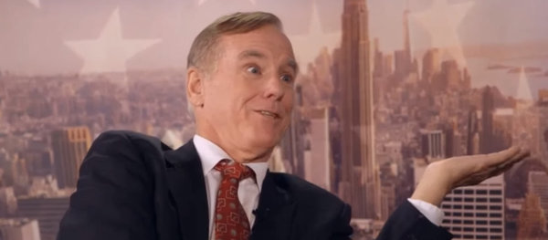 British comedian Sacha Baron Cohen asks former Vermont Governor Howard Dean to comment on former presidential candidate Hillary Clinton's gender. - Sputnik International