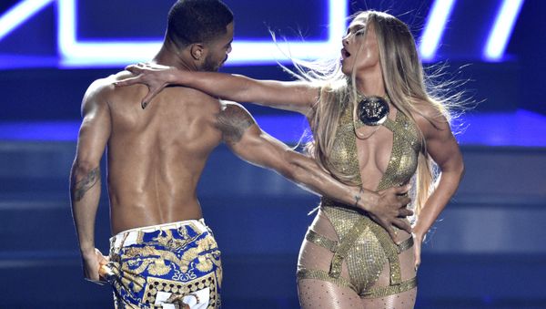 Video Vanguard award winner Jennifer Lopez, right, performs at the MTV Video Music Awards at Radio City Music Hall on Monday, Aug. 20, 2018, in New York.  - Sputnik International