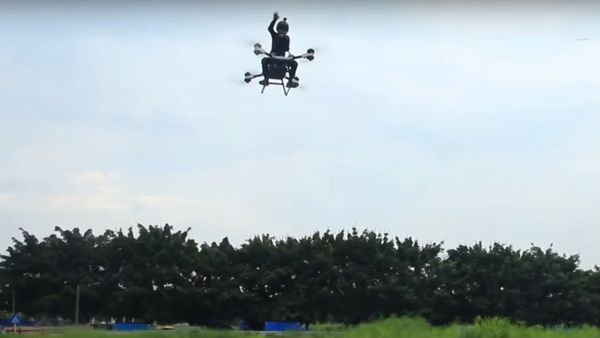 World's first flying scooter floats over China's Dongguan - Sputnik International