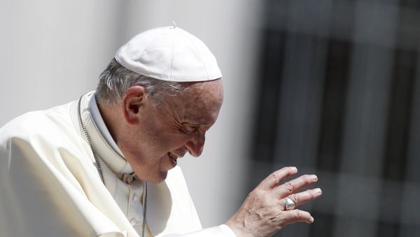 Pope Francis waves to faithful as he leaves at the end of his weekly general audience, in St. Peter's Square, at the Vatican, Wednesday, June 13, 2018 - Sputnik International
