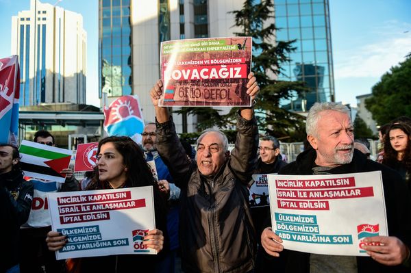 Leftist protesters chant slogans against the US and Israel as they hold placards reading US airbase in Incirlik should close - Cut all relations with Israel- USA get out of our country and the Middle East on December 9, 2017 - Sputnik International