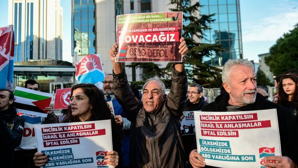 Leftist protesters chant slogans against the US and Israel as they hold placards reading US airbase in Incirlik should close - Cut all relations with Israel- USA get out of our country and the Middle East on December 9, 2017 - Sputnik International