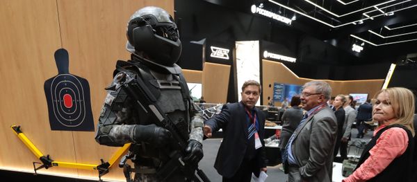 Conceptual model of fighting equipment of the soldier of the future at the Army of Russia — Tomorrow exhibition Conceptual model of fighting equipment of the soldier of the future at the Army of Russia — Tomorrow exhibition - Sputnik International