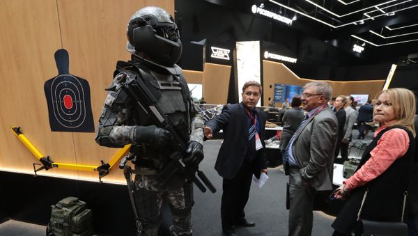 Conceptual model of fighting equipment of the soldier of the future at the Army of Russia — Tomorrow exhibition - Sputnik International