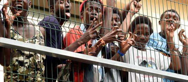 Migrants of the immigrant center CETI welcomes newly arrived African immigrants in the Spanish enclave Ceuta, after some 200 refugees crossed the border fence between Morocco and Ceuta August 22, 2018 Migrants of the immigrant center CETI welcomes newly arrived African immigrants in the Spanish enclave Ceuta, after some 200 refugees crossed the border fence between Morocco and Ceuta August 22, 2018 - Sputnik International