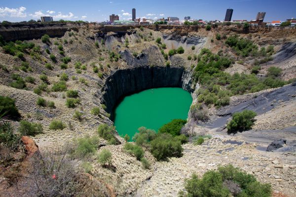 Spectacular Holes: Mysterious Chasms Peering Out From Amazing Places on Earth - Sputnik International