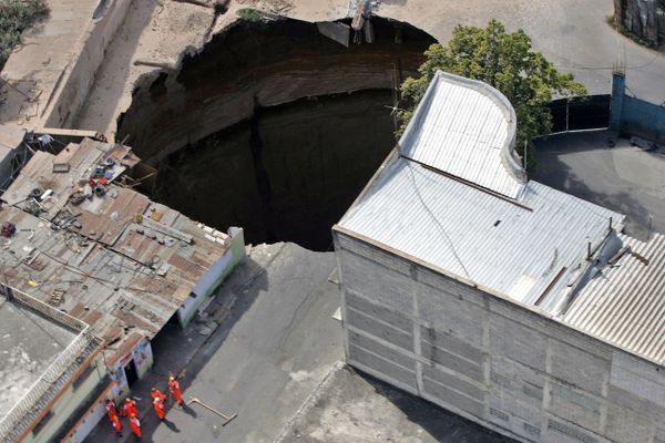 Spectacular Holes: Mysterious Chasms Peering Out From Amazing Places on Earth - Sputnik International