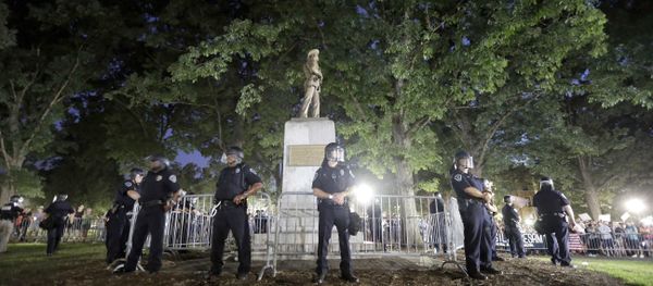 In this Tuesday, Aug. 22, 2017 file photo, police surround the Silent Sam Confederate monument during a protest to remove the statue at the University of North Carolina in Chapel Hill, N.C. In this Tuesday, Aug. 22, 2017 file photo, police surround the Silent Sam Confederate monument during a protest to remove the statue at the University of North Carolina in Chapel Hill, N.C. - Sputnik International